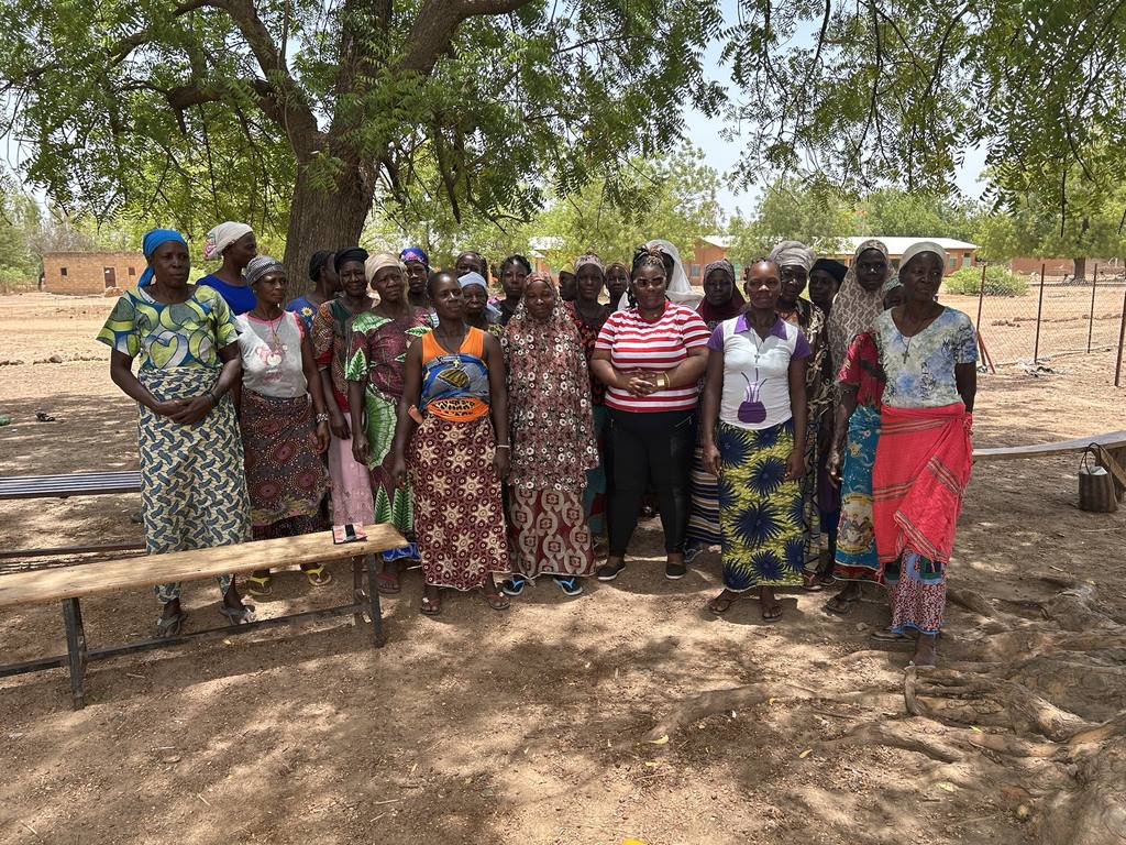 Rencontre avec des femmes de la communauté de Ménéga lors de la mission ICEV, Burkina Faso, avril 2026.